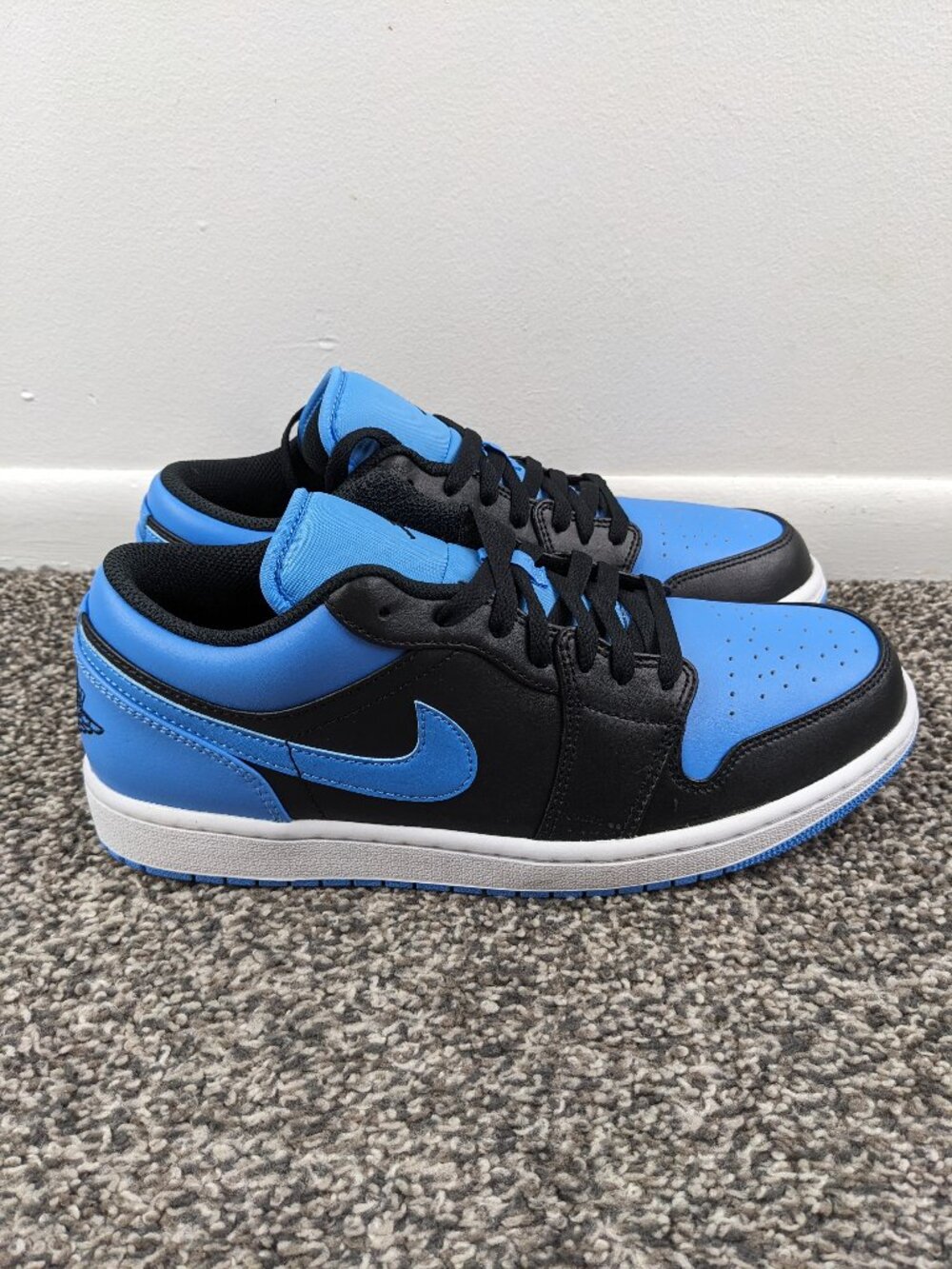 Air Jordan 1 Low University Blue Mens Size 10.5 Black White 553558 041